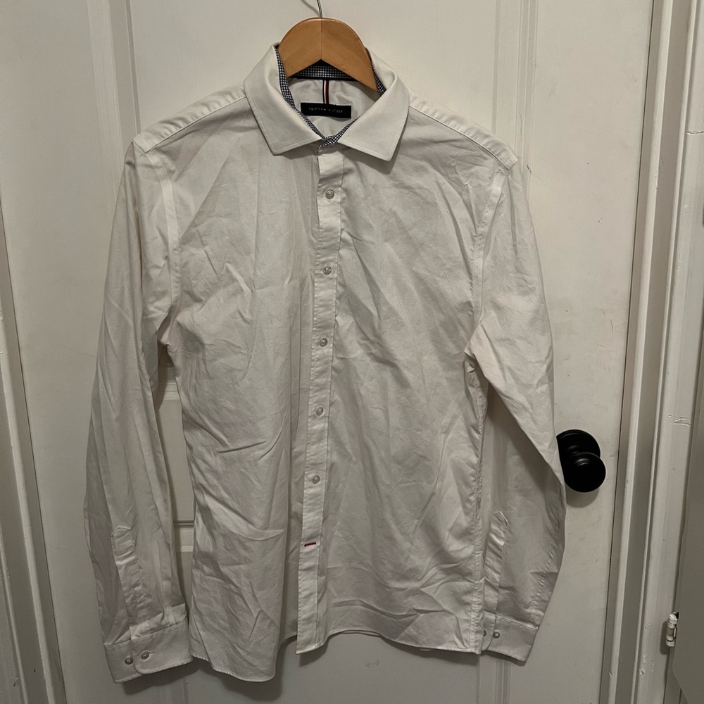 Tommy Hilfiger Button up Slim Fit Non Iron Sz 15 1/2 34/35 Gently Used